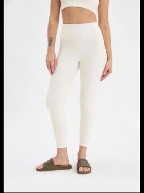 NWOT Girlfriend Collective small ivory compressive leggings